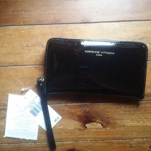 New Adrienne Vittadini Black Patent Charging Wallet Clutch
